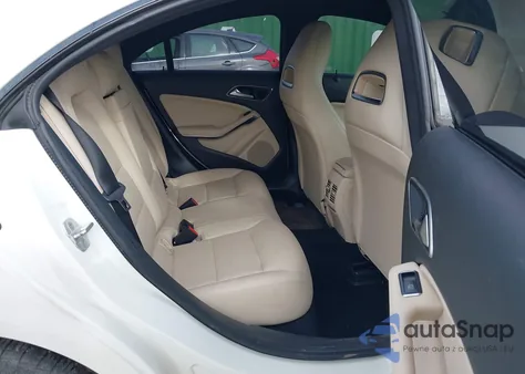 2017 Mercedes-Benz Cla 250 4Matic z USA, uszkodzony, nr VIN WDDSJ4GB0HN403548